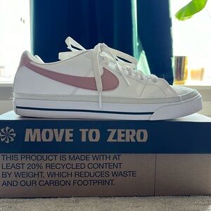 Women’s Nike Court Legacy size 9